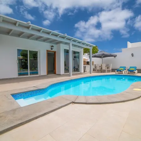 Amanda 4 Bedrooms Jacuzzi And Heated Pool Pool Table Great House Villa Puerto del Carmen