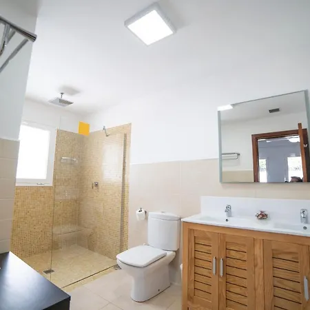 Amanda 4 Bedrooms Jacuzzi And Heated Pool Pool Table Great House Puerto del Carmen