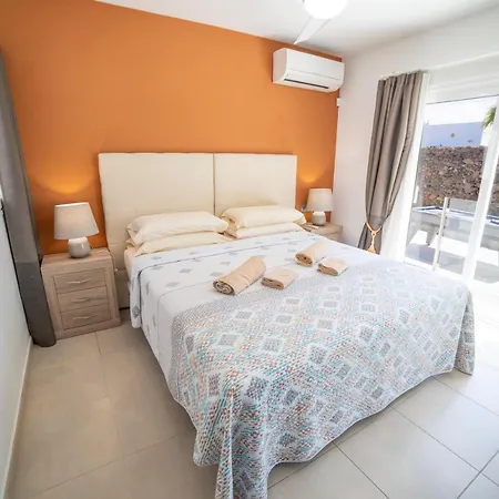 Amanda 4 Bedrooms Jacuzzi And Heated Pool Pool Table Great House Puerto del Carmen