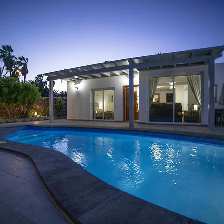 Amanda 4 Bedrooms Jacuzzi And Heated Pool Pool Table Great House Puerto del Carmen