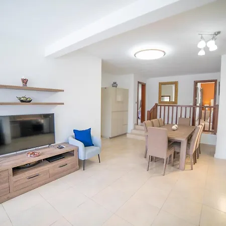 Amanda 4 Bedrooms Jacuzzi And Heated Pool Pool Table Great House Vila