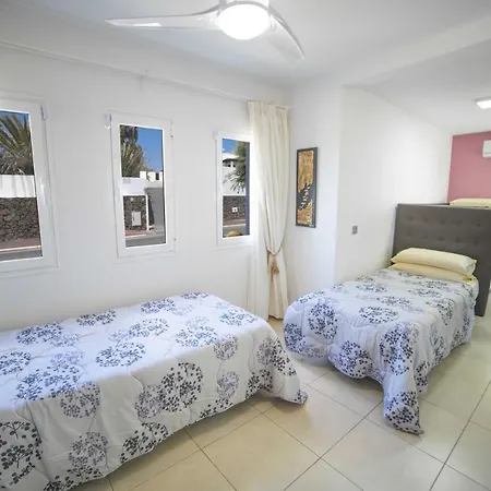 Amanda 4 Bedrooms Jacuzzi And Heated Pool Pool Table Great House * Puerto del Carmen